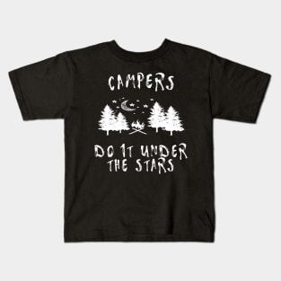 Campers do it under the stars Kids T-Shirt